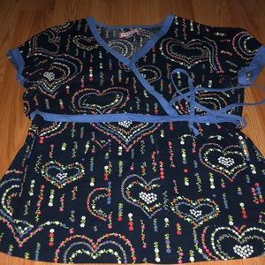 Double pocket tie waist scrub top